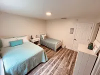 Cozy 2nd floor, steps to beach, right off A1A Beach!