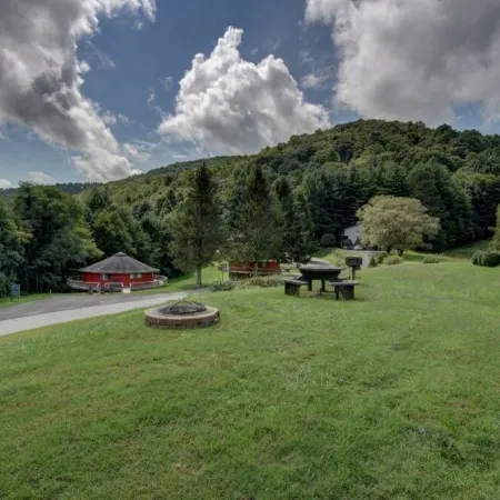 Golden Bear- lovely one bedroom with fireplace
