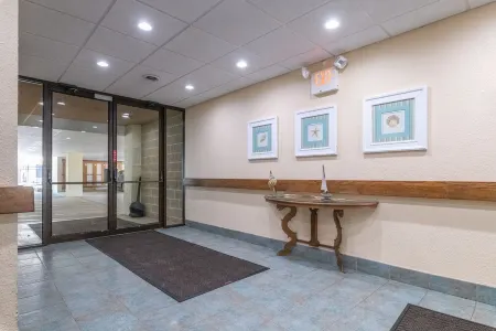 2b/2b Beachfront Oceanview with POOL