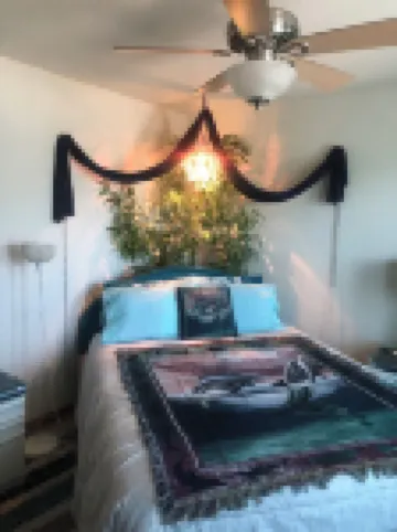 OCEAN VIEW BREEZE . SHORT WALK TO BEACH & RESTAURANT. PRIVATE & QUITE