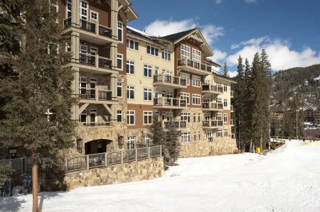 Ski-In/Ski-Out 2BR/3BA Condo with Mountain Views!