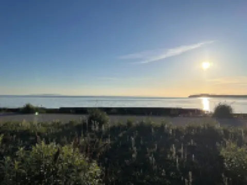 Welcoming 2-bedroom condo close to the beach in charming Birch Bay.