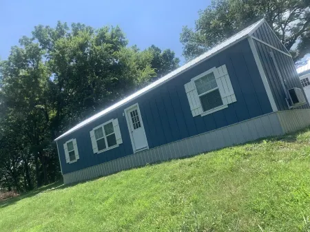 Cottage in nice quiet area on Grand Lake in Oklahoma Отели в г. Клиора