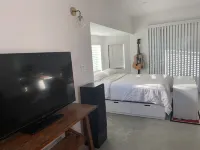 1-bedroom vacation home just 21 minutes from Hollywood Boulevard Hotel dekat Altadena Ale & Wine House