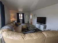 The Moorhead Place. Dog Friendly, Warm Home Near Colleges and Medical Centers