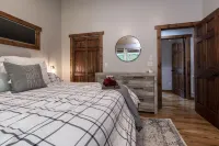 Peaceful Modern Easy Access Murphy Cabin w/FiberOptic