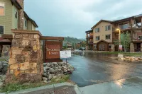 Luxury Condo with Hot Tub, Pool, & Private Patio in the Heart of Winter Park!