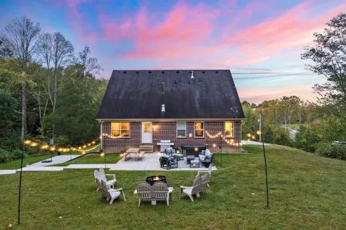 ✨Luxe Farmhouse✨Bourbon Trail✨ 4 king Beds ✨Hot Tub Games Trails sleeps 16