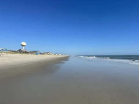 Holy Mackerel -Gorgeous, large home -Ocean view & Sound view -Great for families Hotels in Emerald Isle