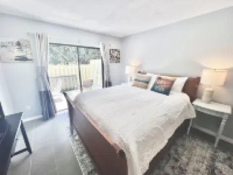 The Captain’s Quarters - WALK TO BEACH! Hotels in Jupiter