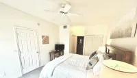 The Captain’s Quarters - WALK TO BEACH!