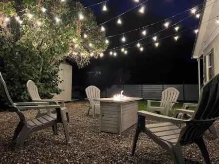 *Gorgeous Hideout, Close to everything, 3 bedrooms, fully remodeled!*