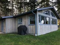 Adorable beach cabin within a few steps to a secluded beach!