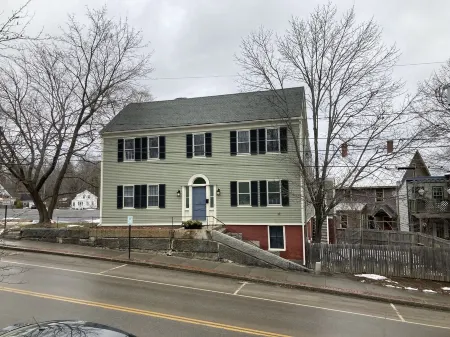 Tiny Tuck-in - Downtown Belfast Отели в г. Waldo County