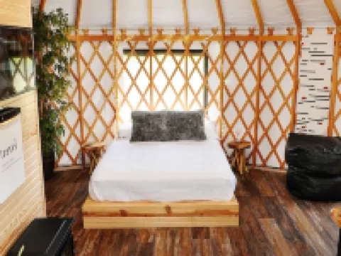 Luxury Yurt for Couples with Hot Tub on Deck Hotels in Glenwood