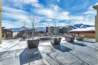 BEST VIEWS in Newpark Terrace! 2Bed/ 2Bath- Close to Skiing and walk to shops!