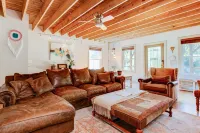 Entire Home in peaceful location near river and downtown