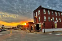 4-bed house in Wentzville next to restaurants/event space/"Free food and drink"