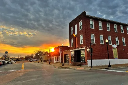 4-bed house in Wentzville next to restaurants/event space/"Free food and drink"