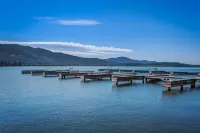 5BR/3BA Lakeside Escape –Walkable to Downtown Sandpoint & Minutes to Schweitzer