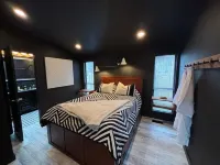 T&A Getaway - Berkeley Springs, WV - Stylish cozy private cabin - 2 BR