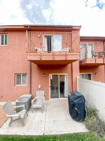 Desert Sanctuary in Kanab Near Zion, Bryce and Grand Canyon National Parks