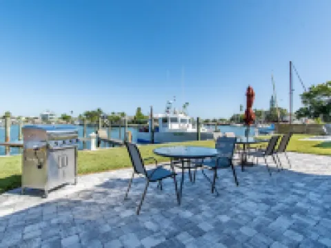 Johns Pass Studio # 1 Fisherman's Cove and Cottages Hotels in Madeira Beach