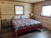 White cabin in the woods close to Univ. of Central Missouri and Whiteman AF Base Hotels in Johnson County