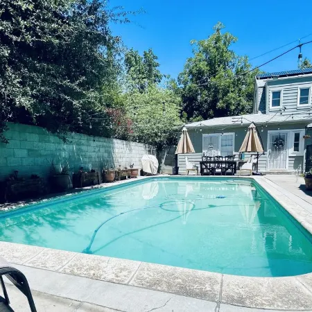 Private entrance with pool Mother-in-law Suite