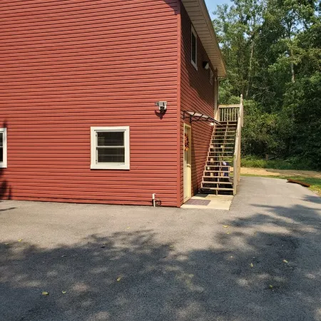 Getaway in the country/Beautiful Parke County/Large hot tub  and much more!