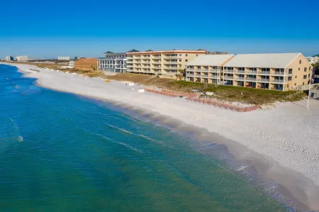 Steps Away From White Sugar Sand Beaches~crystal Clear Beautiful Emerald Water