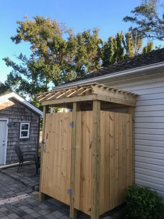 Cozy Beach Cottage DM for winter prices king beds