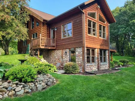 Relaxing Country Log House on 65 wooded acres