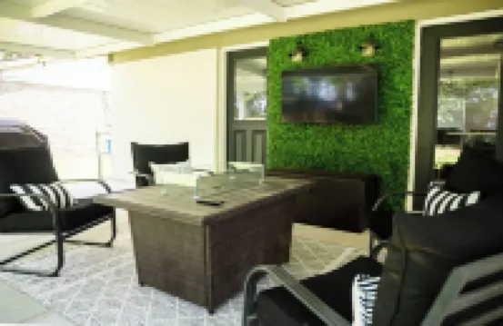 With Golf Cart! 1 Mile Ride to the Beach & Downtown Ocean Springs! Clark Cottage