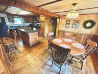 Cozy 3 b/r home w/ quick access to snowmobile trails in the beautiful Northwoods