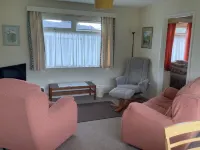 Charming  Bungalow  , much upgraded  Near a beach ,farm shop and steam railway Hotel di Watchet