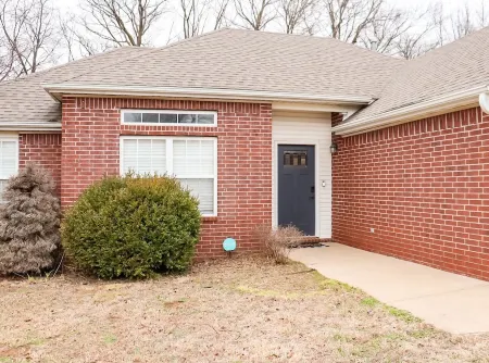 3 bed, 2 bath Luxury Home- SteamPunk Station close to everything!