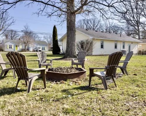 Island Cottage w/ Pool Table & Walking distance to Cranberry! Hotels in Stokes Township