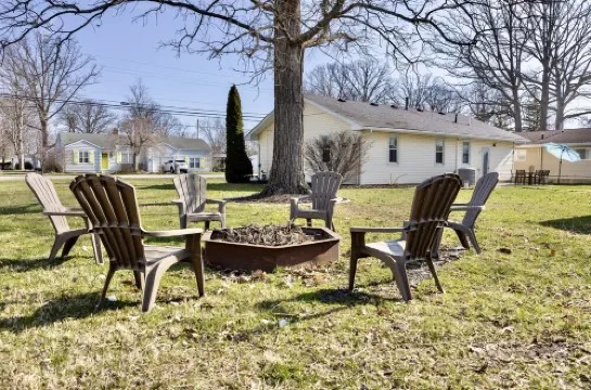 Island Cottage w/ Pool Table & Walking distance to Cranberry!