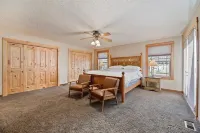 CJ's Lakeview Cabin HotTub Spotless! GameRoom Parking Stocked Kitchen