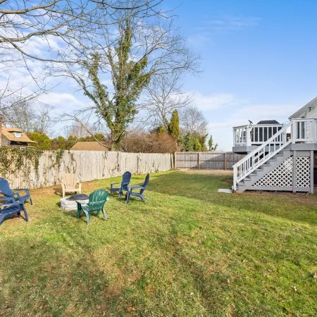 Close to Mystic, Stonington, Westerly. Room for everyone. 3 mins to Ocean Beach.