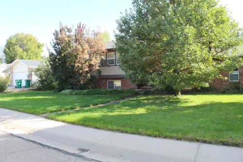 Virginia's Guest House- 4 bedroom home on a quiet corner lot in West Greeley Hotels in Greeley