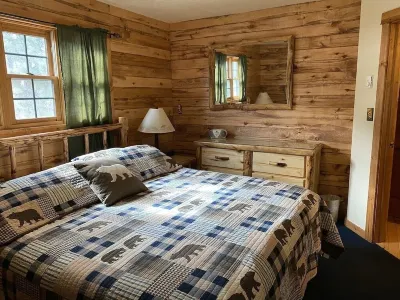 On The River, Hot Tub, Walk to Town #6002 Hotels near Stanley Park-Special Events