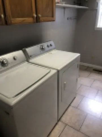 Close to Sandy Beach, and Dam Site Marina. Great home for friends and family 希伯酒店