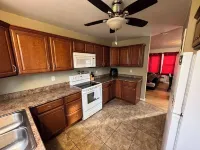 Rustic home only 5 minutes from Lake Sakakawea & Missouri River! Pet-friendly.