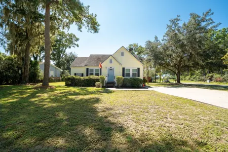 Beaufort Base - Minutes Away from Parris Island! Отели в г. Порт Ройал