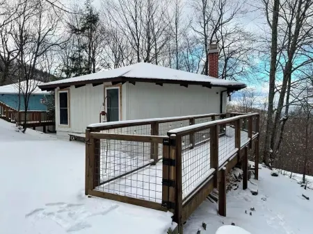 Steps to Ski Beech Adjustable Bed, Pets &Fireplace