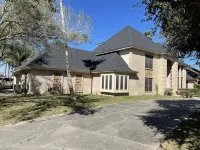 Breathtaking, Lakefront, Pool, Private, big group, birds viewing