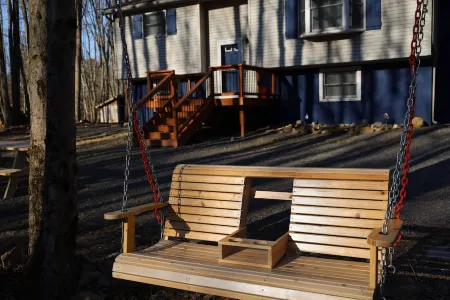Cozy and quiet house 8 mins from Kalahari Resort! Long Pond!Pocono pines.