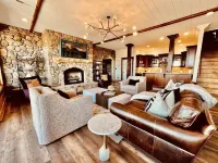 5500 sf cabin: 6 king/2 queen beds, heated pool/spa, game room, mountain views